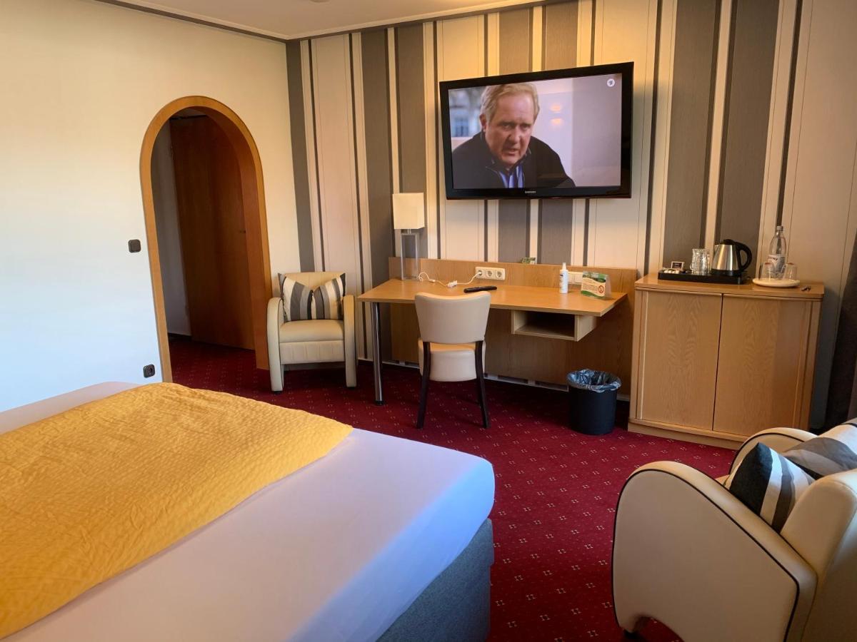 Hotel Pension Berghaus Sieben บาด ลาสเฟอ ภายนอก รูปภาพ